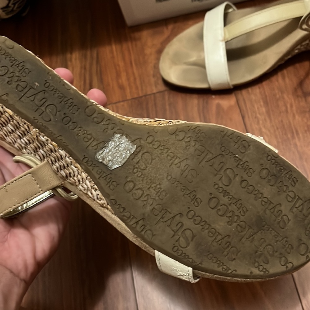 Sandals - Picture 2 of 4